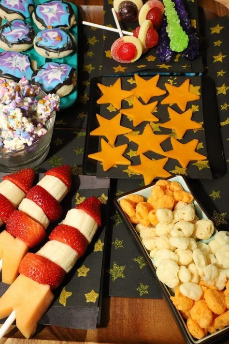 Out of This World Space Snack Tray - For the Love of Food Space Themed Veggie Tray, Space Themed Fruit Tray, Space Themed Charcuterie Board, Galaxy Treats, Incredible Appetizers, Eclipse 2023, Space Snacks, Vbs Space, Purim Ideas