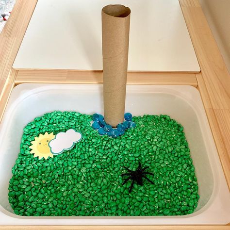 🕷 The Itsy Bitsy Spider 🕷 Here is this weeks sensory bin to go along with our nursery rhyme for the week! The only thing not included in… Nursery Rhyme Sensory Bin, Kindergarten Nursery Rhyme Activities, Morning Circle Ideas, Spider Sensory, Itsy Bitsy Spider Activities, Spider Lessons, Spider Math, Aba Materials, Nursery Rhyme Week