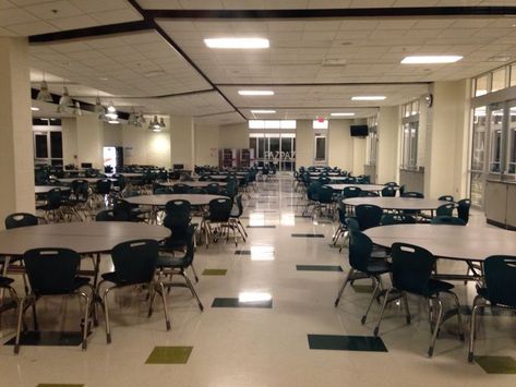 Private School Cafeteria Aesthetic, Cafeteria Aesthetic School, Wallflower Aesthetic, Middle School Aesthetic, Usa High School, High School Cafeteria, Fame Ideas, Bloxburg School, Cafeteria Table