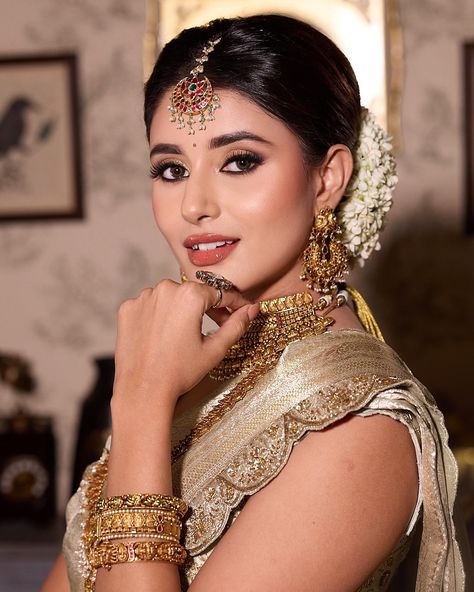 Radiating elegance in every golden detail. ✨🌟 Our South Indian bride shines brighter than all, draped in the timeless beauty of her gold saree. ❤️ A true embodiment of grace and glamour! 🥰 . . Makeup @makeoversbysukanya Hair @javed_ali_hair Outfit @manvi_kapoor Wedding stylist: @styledbycherryfulzele Jwellery: @tdfdiamondsandgold Managed by @jinal_n_doshi [sukanya, South Indian bride, South Indian look, South Indian makeup, South Indian saree, South Indian hair, makeup video, makeup tut... South Indian Bridal Makeup, South Indian Look, Bridal Makeup Pictures, South Indian Makeup, Saree South Indian, Javed Ali, South Indian Saree, Gold Saree, Video Makeup