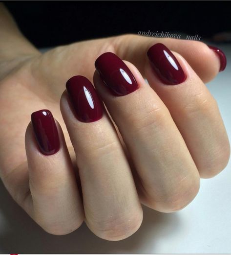 Design Red Nails, Square Nails For Summer, Acrylic Short Square Nails, Short Square Nails Design, Square Nails Design, Sqaure Nails, Holidays Nails, Burgundy Acrylic, Red Coffin