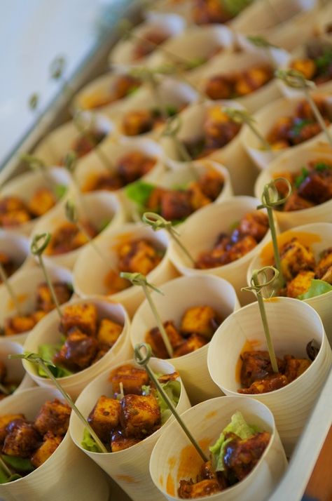 Tandoori paneer cups. No recipe. Just a great party idea. Food Starters, Indian Wedding Food, Wedding Food Catering, Tandoori Paneer, Wedding Food Menu, Indian Appetizers, Food Stall, Indian Snacks, Food Presentation