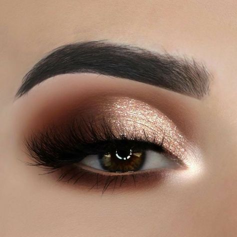 Rose Gold Eye Makeup, Beauty Hacks That Actually Work, Club Makeup, Lovely Makeup, Make Up Gold, Party Make-up, Gold Eye Makeup, Matric Dance, Teen Style