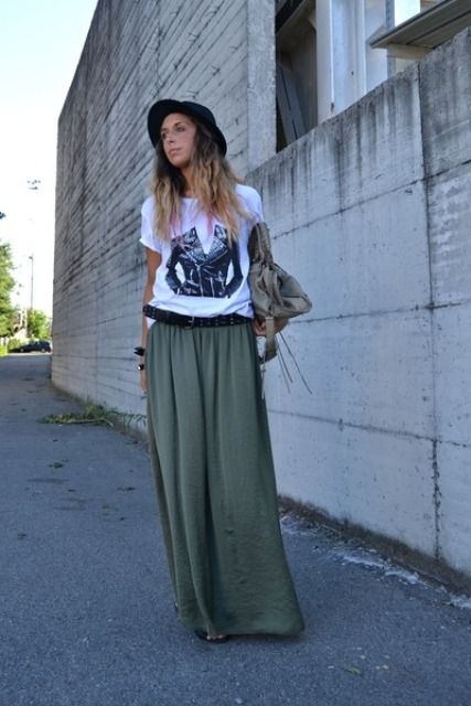 Relaxed look with maxi skirt, t-shirt. I love the olive green skirt with a black and white graphic tee. Green Olive Outfit, Green Maxi Skirt Outfit, Army Skirt, Olive Outfit, Green Skirt Outfits, Maxi Skirt Outfit Summer, Long Green Skirt, Olive Clothing, Olive Green Skirt