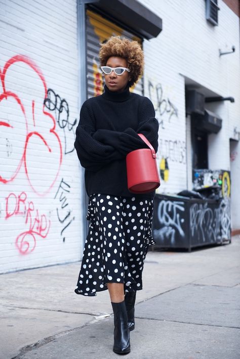 Polka Dot Skirt Outfit, Dot Skirt Outfit, Dots Outfit, Polka Dot Midi Skirt, Polka Dots Outfit, Midi Skirt Outfit, Winter Skirt Outfit, Polka Dots Fashion, Transition Outfits