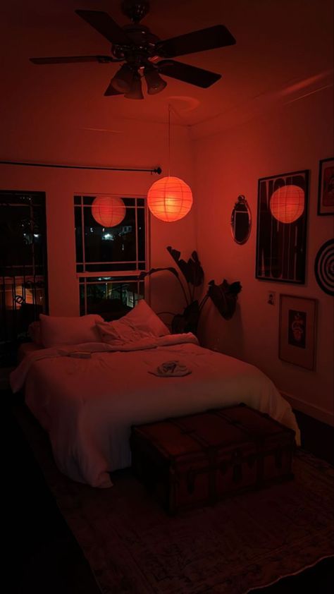 Cute Apartment Rooms Bedrooms, Minimalistic Apartment Design, Relaxing Apartment Decor, Light Fixtures For Bedroom Ceiling, Bedroom Aesthetic Eclectic, Dark Room Vibes, Mid Century Dorm Room, Japanese Aesthetic Decor, Urban Bedroom Aesthetic