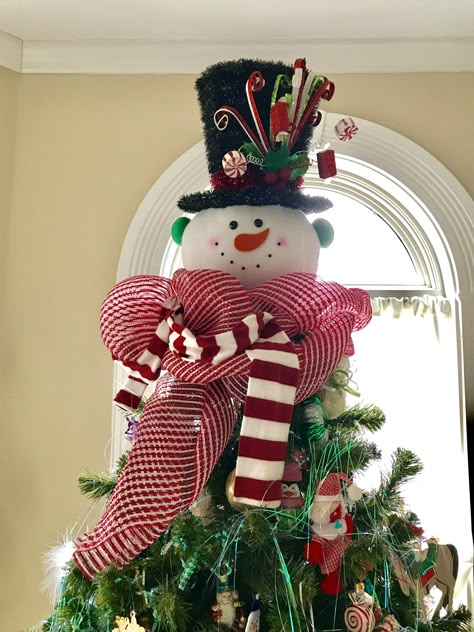 Snowman head with a top hat -Christmas tree topper☃️ Snowman Christmas Tree Topper, Snowman Tree Topper, Christmas Topper, Snowman Christmas Decorations, Snowman Hat, Black Top Hat, Gifts Drawing, Snowman Tree, Snowman Christmas Tree