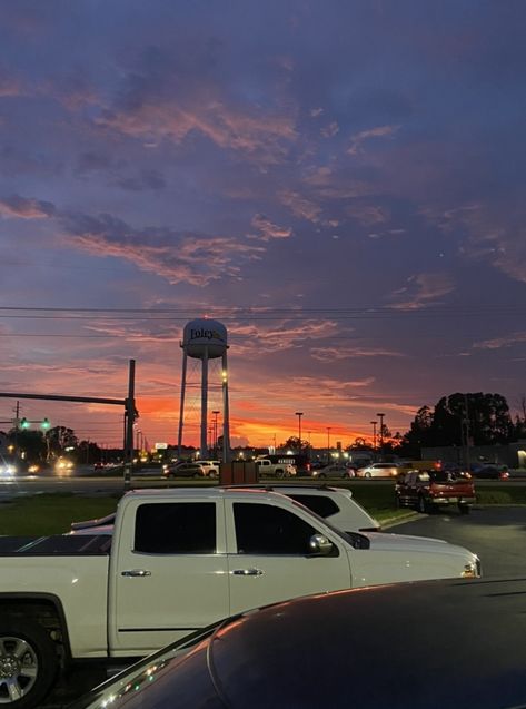 wallpaper foley alabama sunset bright sunset water tank no filter aesthetic widget Texas Aesthetic Wallpaper, No Filter Aesthetic, Country Filter, Country Wallpaper Iphone, Alabama Rush, Alabama Aesthetic, Rush Aesthetic, Midwest Core, Alabama Wallpaper