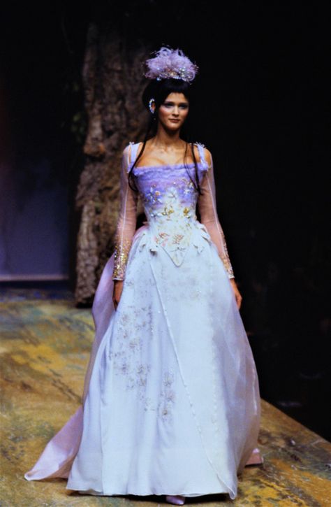 Christian Lacroix Haute Couture Spring/Summer 1998 #fashion #moda #dress #vestido #gown Christian Lacroix 90s Runway, Christian Lacroix Dress, Ball Gown Runway, Vintage Runway Fashion Haute Couture, Christian Lacroix 90s, Christian Lacroix Runway, Runway Dresses Couture, 90s Haute Couture, Haute Couture Aesthetic