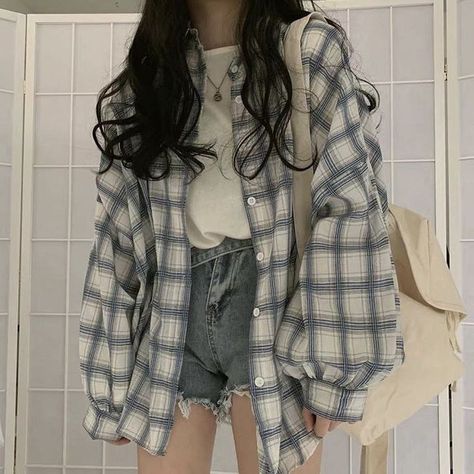 Layers Fashion, Amazon Aesthetic, Outfit Ideas Girl, Korean Outfit Ideas, Oversized Plaid Shirts, Kueez Pins, Singer Art, Korean Tops, Comfortable Blouses