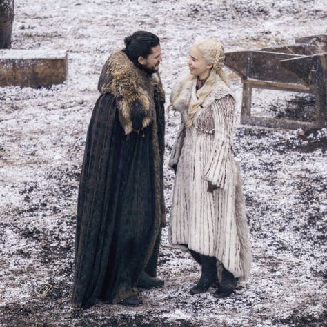 Lord Commander, Kit And Emilia, Daenerys And Jon, Jon Snow And Daenerys, Game Of Thrones Costumes, House Lannister, Game Of Thrones Cast, Kit Harrington, Game Of Thrones Quotes