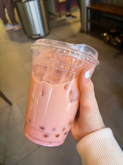 Popping Boba Tea Aesthetic, Pink Boba Tea Aesthetic, Strawberry Milk Bubble Tea, Boba Aesthetic Pink, Strawberry Milk Boba Tea, Bubble Tea Popping Boba, Strawberry Boba Aesthetic, Pink Boba Aesthetic, Popping Boba Drinks