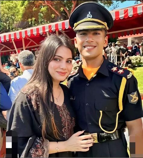 Indian Army Couple, Nda Officer, Afmc Motivation, Paisa Money, Navy Couple, Army Photos, Air Force Uniforms, Football Celebrations, Army Couple Pictures