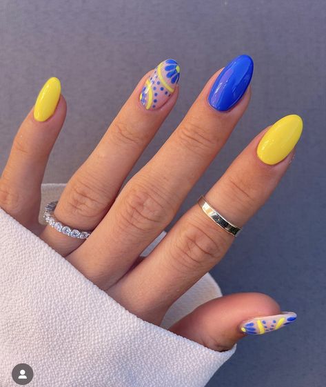 Bright Blue And Yellow Nails, Blue Yellow And White Nails, Blue And Yellow Nail Art, Blue Yellow Nails Designs, Michigan Wolverines Nails, Lemon And Blue Nails, Ffa Nails Ideas Blue Gold, Blue And Yellow Nail Ideas, Ucla Nails