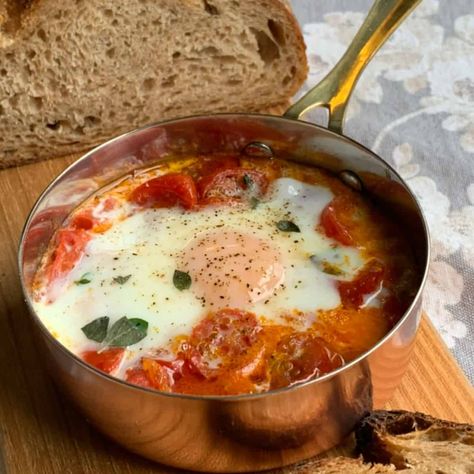 Shirred Eggs in Tomato Confit – Lolikov Mkhloo Shirred Eggs, Tomato Confit, Easy Like Sunday Morning, Perfect Breakfast, Breakfast Dishes, Egg Recipes, Vegetarian Dishes, Small Batch, Sunday Morning