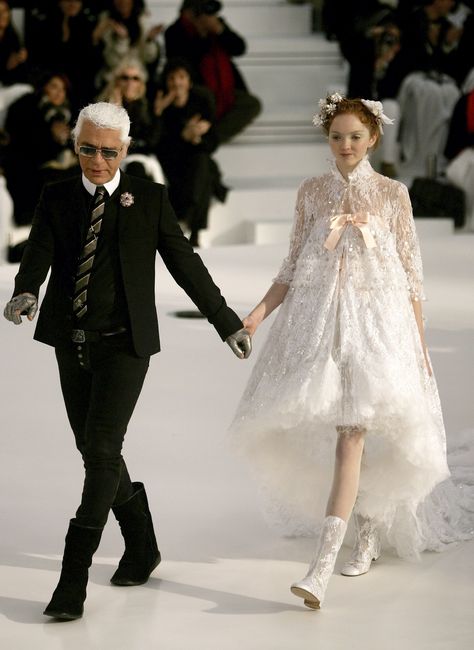 Chanel's Couture Brides Throughout History, From Claudia Schiffer and Linda Evangelista to Kendall Jenner and Lily-Rose Depp Photos | W Magazine Chanel Bride, Chanel Wedding Dress, Lagerfeld Chanel, Karl Lagerfeld Fashion, Lily Cole, Wedding Wardrobe, Fashion Notes, Mode Chanel, Chanel Couture