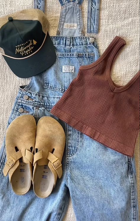 Rust T Shirt Outfit, Western Hiking Outfits, Nature Tone Outfits, Light And Airy Outfits, Bluegrass Aesthetic Outfit, Beachy Vintage Aesthetic Outfits, Granola Western Aesthetic, Coastal Grunge Outfits, Camping Looks For Women