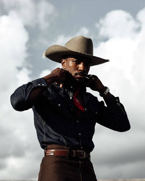 Derrick | Photographer | “Tell me somethin’ girl. Are you happy in this modern world?” Someone take this hat away from me. I’m out of control 🤠 Denim shirt… | Instagram Cowboy Street Style, Black Cowboy Hat Outfit Men, Black Cowboy Outfit, Cowboy Hat Outfit Men, Western Outfit Men, Cowboy Poses, Cowboy Shoot, Winter Western Outfits, Cowboy Portrait