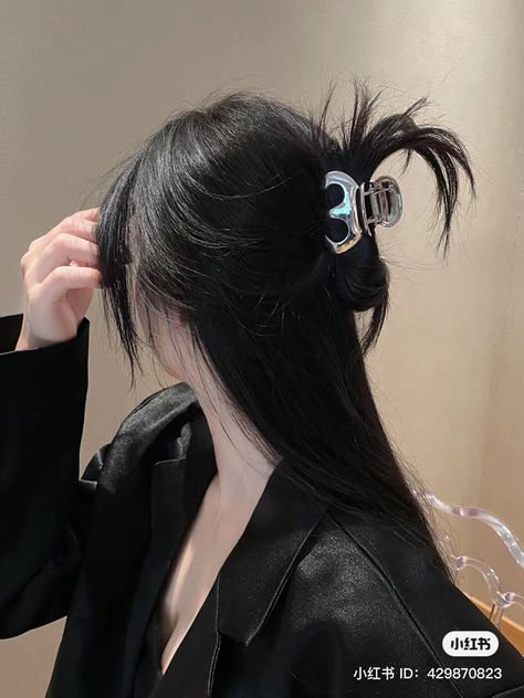 Acubi Hairstyle, Media Cola, Ulzzang Hair, Bollywood Hairstyles, Girls With Black Hair, Cosplay Hair, Claw Hair Clips, Artistic Hair, Korean Hairstyle