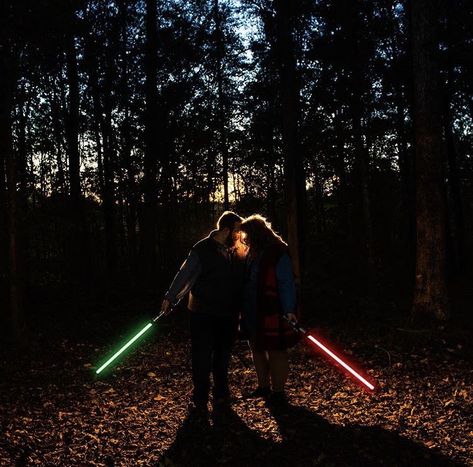 Engagement photo goals. Star Wars photo shoot Star Wars Themed Engagement Photos, Lightsaber Engagement Photo, Cosplay Engagement Photos, Star Wars Photography, Dnd Engagement Photos, Star Wars Wedding Photos, Star Wars Photo Shoot, Nerdy Engagement Photos, Wedding Star Wars