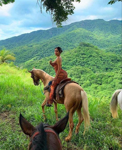 777 Trading Room, Woman Riding Horse, Horse Riding Aesthetic, 10k A Month, Horseback Riding Outfits, Janet Guzman, Vacation Mood, Vacation Pictures, Dream Lifestyle