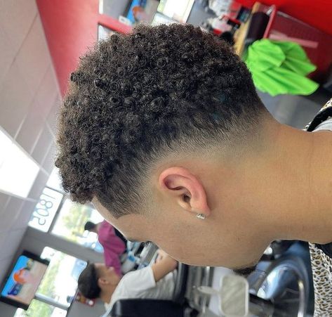 Low Mid Fade Curly Hair, Afro Drop Fade, Curl Drop Fade, Drop Fade With Curls, Mid Drop Fade Curly Hair, Mid Drop Fade Haircut Men, Low Drop Fade Haircut For Black Men, Low Fade Black Men, Curly Drop Fade