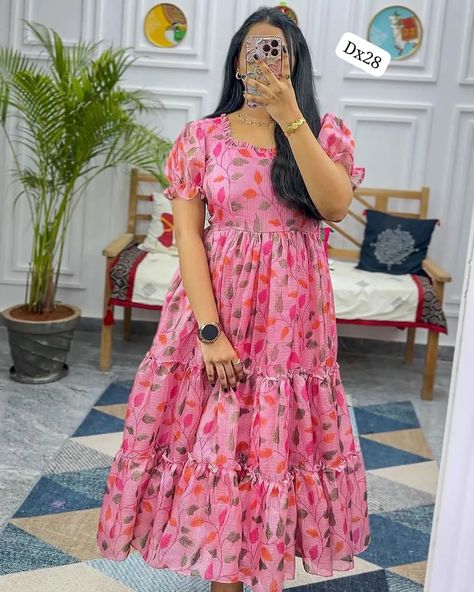 👉*Price :- 699/-+shipping*👈 *New launching Kota Frocks ✨* *Beautiful 2 Colors*dx28 🪻🌹🌸🪷🌺🌷 This Is a complete vibe AT aAL those festival ANd partIEs FoR thE pEoplE who ArE alwAys Up foR Fahion game with sublet deTAiliNG! 🪷🪷🪷🪷🪷🪷 Febric details:- *Digital print Kota Febric with full lining 😍* Length:- 44” inch Size :- S(36) M (38) L. (40) Xl. (42) Xxl. (44) Ready to ship 🚢 Maltipal pics available One Piece Dress Western, Short Frocks For Women, Lehenga Purple, Long Skirt Top Designs, Plus Size Lehenga, Short Frocks, Frocks For Kids, Frocks And Gowns, Simple Frock Design