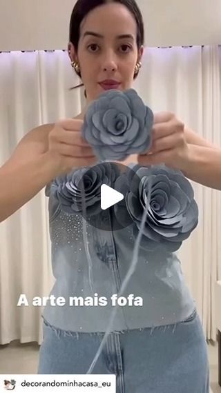 Denim Flowers Diy How To Make, Fabric Flowers Diy Easy, Wall Painting Flowers, Paper Flowers Diy Easy, Diy Paper Flowers, Diy Ribbon Flowers, Dress Sewing Tutorials, Upcycle Clothes Diy, Fabric Flower Brooch