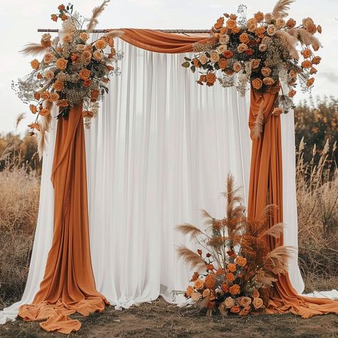 Diy Wedding Backdrop Cheap, Burnt Orange Weddings Decorations, Wedding Table Backdrop Ideas, Altar Backdrop, Diy Backdrop Ideas, Fall Wedding Ceremony Decorations, Ceremony Arch Decor, Orange Wedding Decorations, Fall Wedding Reception