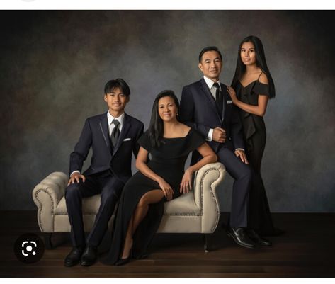 Glam Family Photoshoot, Adult Family Photography, Family Portrait Photography Poses, Adult Family Poses, Classy Family, Adult Family Photos, Indoor Family Photography, Group Posing, Fun Family Portraits