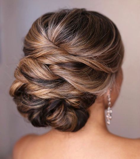 50 Updos for Long Hair to Suit Any Occasion - Hair Adviser Upstyles For Long Hair, Mother Of Bride Hair, Updo Casual, Grad Hair, Hair Up Do, Side Updo, Updos For Long Hair, Ideas For Makeup, Occasion Hair