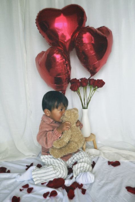 Mother Son Valentine Pictures, Mom And Son Valentines Day Photos, Newborn Christmas Pictures, Toddler Ootd, Christmas Pictures Outfits, Toddler Photoshoot, Valentine Photo Shoot, Home Photo Shoots, Valentine Picture