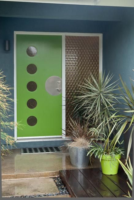 Exterior and interior doors with glass panel inserts are fantastic ways to enhance the mid-century modern home style Mid Century Front Door, Mid Century Modern Front Door, Modern Patio Doors, Mid Century Modern Door, Exterior Entrance, Front Door Hardware, Colorful Mid Century Modern, Mid Century Modern Exterior, Mid Century Exterior