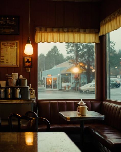 Welcome to my cozy corner, where every cup of coffee feels like home. ☕✨ Inspired by the charm of Luke's Diner, it’s a place where the hum of rainy days and the aroma of fresh pie create a world of warmth. Let’s celebrate the simple joys of small-town magic and golden November mornings. 🍂💛 #lukesdiner #cozycorner #gilmoregirls #rainydays #coffeeaddict #smalltown Spooky Cafe Aesthetic, Small Diner Restaurant Ideas, Diner Coffee Aesthetic, Small Town Cafe Aesthetic, Fall Small Town, Small Town Coffee Shop Aesthetic, Small Town Vibes, Small Town Mystery Aesthetic, Small Town Diner