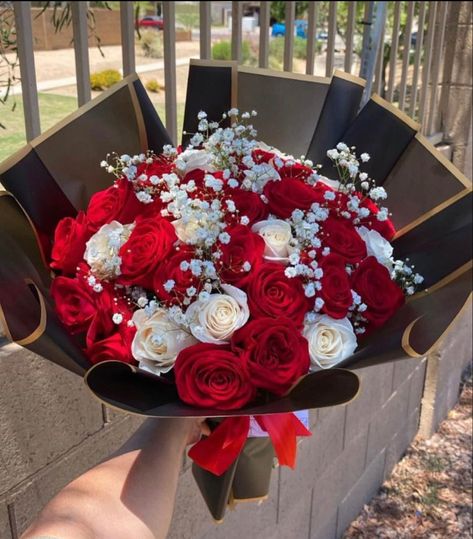 Rose Bouquet Birthday, Red Roses Flower Bouquet, Birthday Bouquet Flowers For Her, White Red Bouquet, White Flowers Bouquet Gift, White Red Rose Bouquet, Pink And White Rose Bouquet, Beautiful Flowers Bouquet Gift, Red White Bouquet