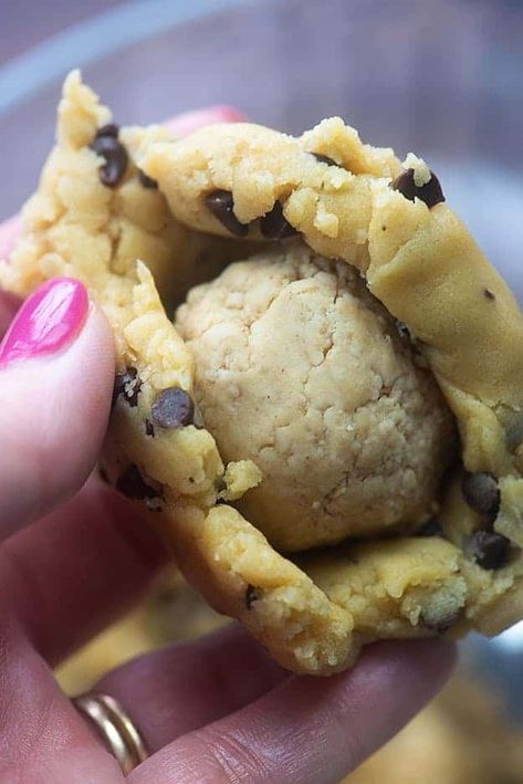 Ball Cookies Recipes, Cookie Filling Recipe, Cookie Fillings, Stuffed Cookies Recipes, Peanut Butter Ball, Chunky Cookies, Buns In My Oven, Stuffed Cookies, Giant Cookie