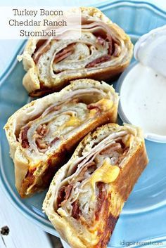 Turkey Bacon Cheddar Ranch Stromboli.  A perfect party appetizer and great for school lunches too! Turkey Stromboli Recipe Easy, Turkey Stromboli Recipe, Turkey Stromboli, Stromboli Recipes, Stromboli Recipe Easy, Bacon Roll, Stromboli Recipe, Pizza Roll, Diy Easy Recipes