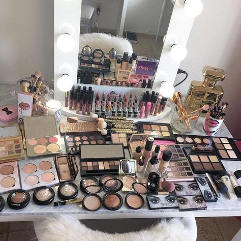 ☼ ☾pinterest | Itsmypics Makeup Collection Goals, Alat Makeup, Permanent Makeup Machine, Cover Girl Makeup, Beauty Vlogger, Makeup Obsession, Luxury Makeup, Makeup Items, Makeup Goals