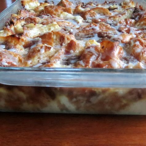 cinnamon croissant puff Roll Croissant, Crossant Recipes, Best Breakfast Casserole, Croissant Recipe, Breakfast Sweets, What's For Breakfast, Breakfast Recipes Casserole, Breakfast Cake, Breakfast Breads