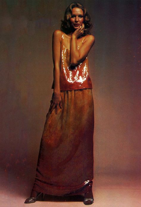 Halston in Playgirl Magazine 1974 Halston Fashion, 70s Fashion Skirt, Halston Vintage, Patti Hansen, Bianca Jagger, Fashion 1970s, Elegante Y Chic, Chiffon Tank Tops, Lauren Hutton