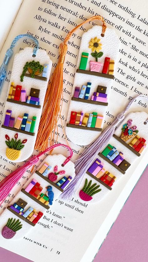 Perfect for gifting or keeping for yourself, these mini-bookshelf bookmarks are a one-of-a-kind piece of art! 🎨 Each has been carefully… | Instagram Polymer Clay Bookmark Ideas, Clay Book Marks, Mini Gifts Ideas, Paper Craft Gifts, Mini Gift Ideas, Polymer Clay Bookmark, Clay Bookmark, Cercei Din Lut Polimeric, Mini Bookshelf