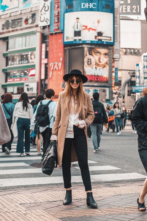 Japan Street Fashion, Shibuya Style, Tokyo Winter, Tokyo Outfits, Japan Winter, Japan Fashion Street, Shibuya Crossing, Winter Travel Outfit, Japan Street