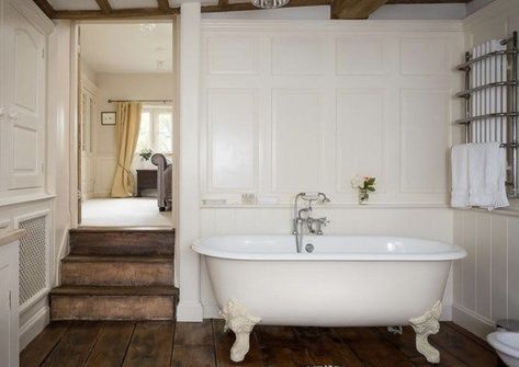 Bed And Breakfast Cotswolds Guide - GLOBAL GREY NOMADS Small Country Bathrooms, Small Country Bathroom, Country Bathroom Designs, Country Style Bathrooms, Makeover Kamar Mandi, Country Bathrooms, Country Bathroom Decor, French Style Interior, Georgian Interiors