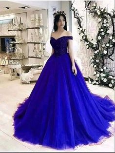 Quinceanera Dama Dresses, Royal Blue Ball Gown, Blue Wedding Dress Royal, Blue Wedding Gowns, Big Wedding Dresses, Western Wedding Dresses, Wedding Lehenga Designs, Reception Gown, Quinceanera Dresses Blue