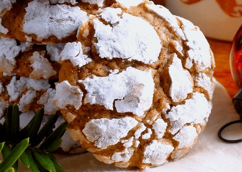 Pure Christmas deliciousness! Melt-in-your-mouth Gingerbread Gooey Butter Cookies baked from scratch and spiced just right for the Christmas holiday. Each nibble immediately brings back fond childh… Butter Cookies Christmas, Gooey Butter Cookies, Crinkle Cookies Recipe, Dessert Simple, Brownie Desserts, Dessert Party, Oreo Dessert, Crinkle Cookies, Köstliche Desserts