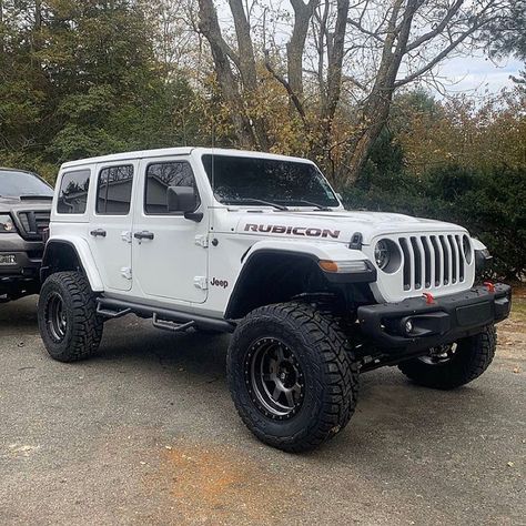 Jeep JL equipped with a Fabtech 5" Lift Kit Lifted Jeep Wrangler, White Jeep, Jeep Ideas, Fast Life, Lifted Jeep, Jeep Jl, Jeep Stuff, Suv Trucks, Cars Luxury