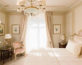 ritz-paris-6 French Bedroom Design, Parisian Bedroom, Paris Bedroom, Ritz Paris, Paris Hotel, Superior Room, French Bedroom, Hotel Interior, Luxurious Bedrooms