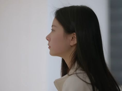 #eunchae #lesserafim #kpop #fearnot #sideview Eunchae Side Profile, Dream Nose, Side Profiles, Eunchae Lesserafim, My Mental Health, Side Profile, Interesting Faces, Side View, Art Reference