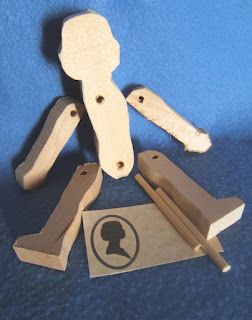 Hitty Dolls, Dolly Pegs, Simple Wood Carving, Making Dolls, Fisher Price Toys, Pin Doll, Doll Maker, Wooden Dolls, Peg Dolls