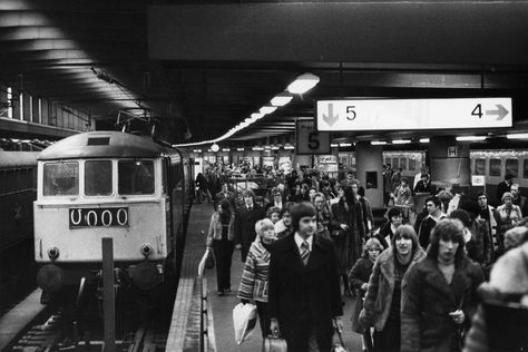 Euston Station 1978 Punk Drawing, Euston Station, Life In London, Train Station Architecture, British Rail, London Transport, London Places, Painting Subjects, London Bus